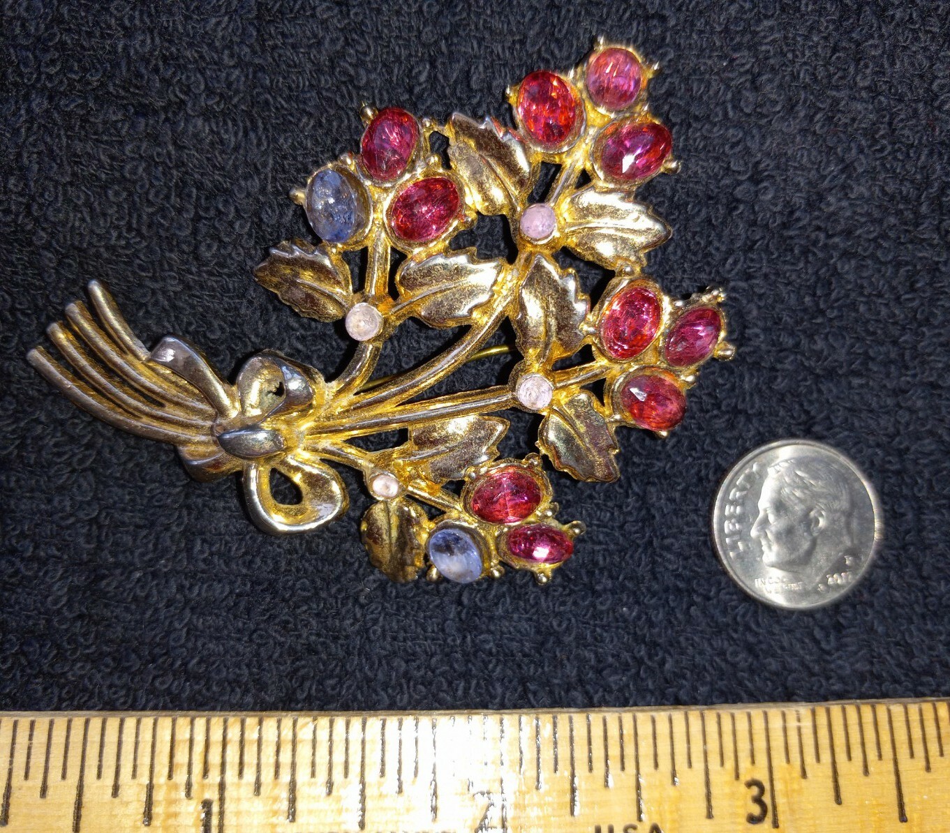VINTAGE BROOCH ROSE & VIOLET CRYSTAL FLOWERS GOLD TONE 2.5″x 2″ STUNNING ESTATE