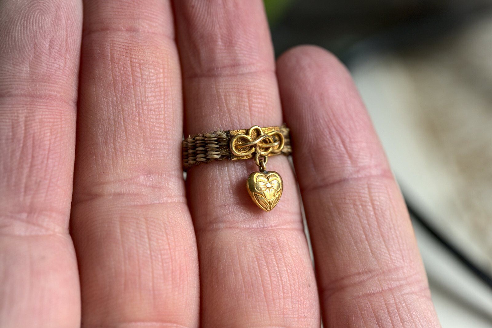 ANTIQUE VICTORIAN ENGLISH 15K GOLD HAIR MOURNING RING w/ TINY HEART CHARM c1850