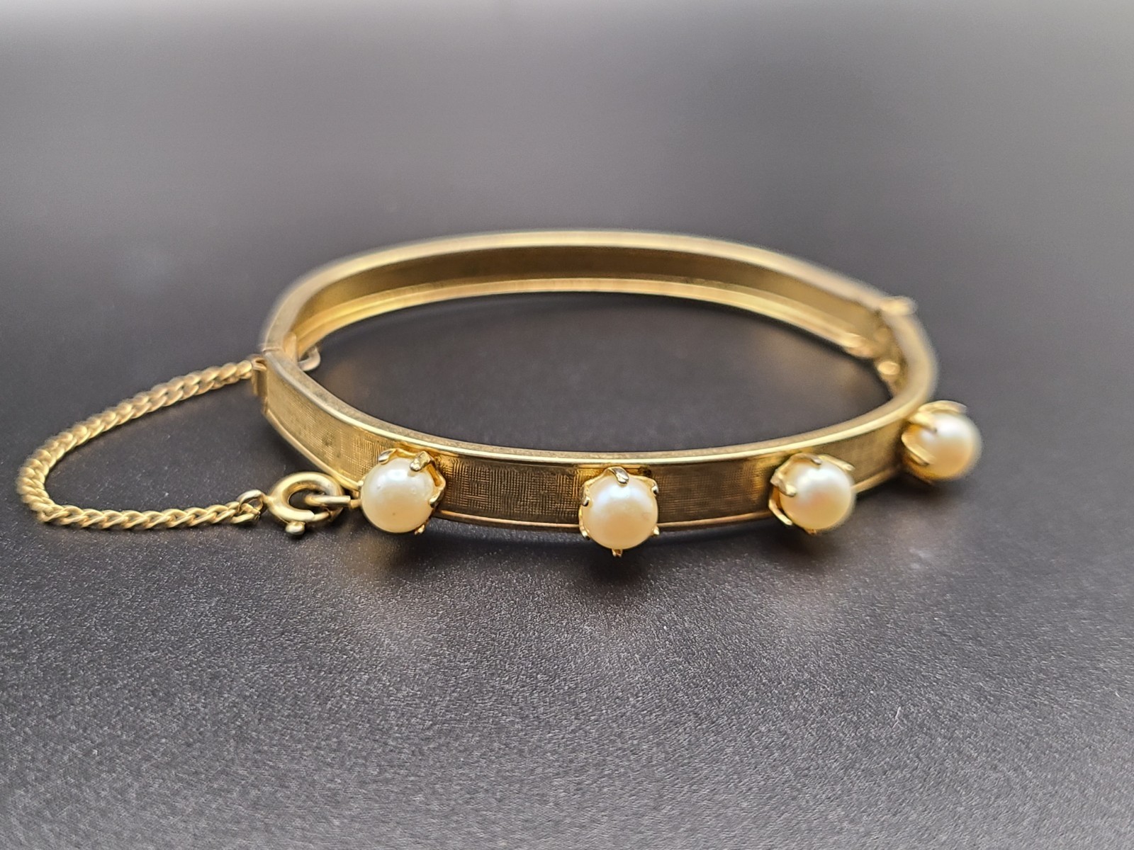 Vintage Gold Tone Faux Pearl Bangle Bracelet Safety Chain 17cm