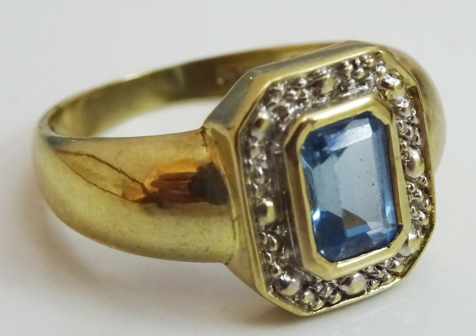 Vintage Blue Topaz 9 karat Gold Ring