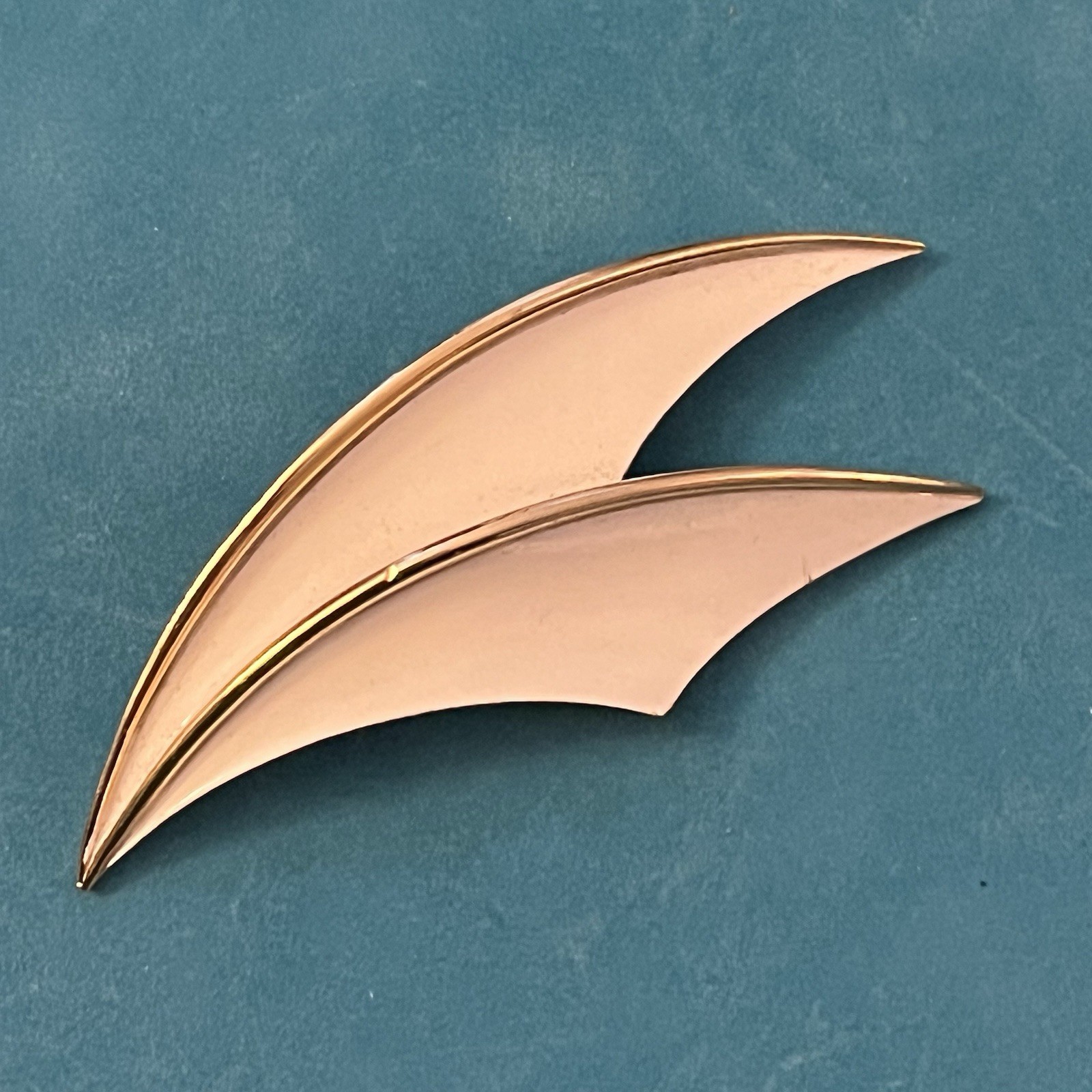 TRIFARI Off White Enamel Brooch Pin Gold Tone Geometric Abstract Vintage READ