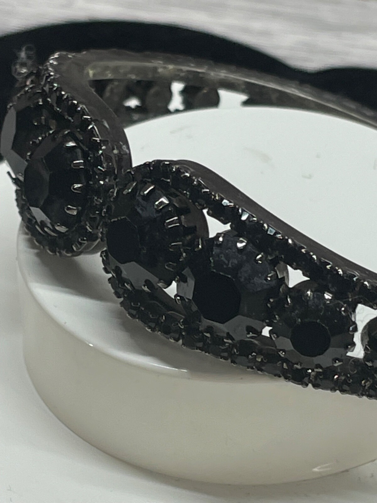 Bracelet Black Rhinestone Hinged Open Clasp at Top Pretty design vintage