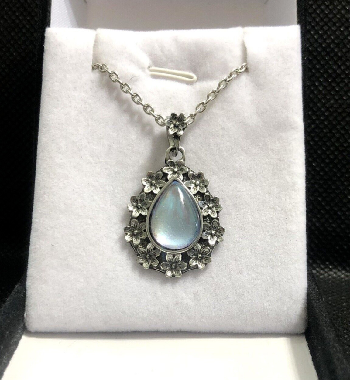 Vintage Bohemian Style Water Drop Flower Pendant Necklace