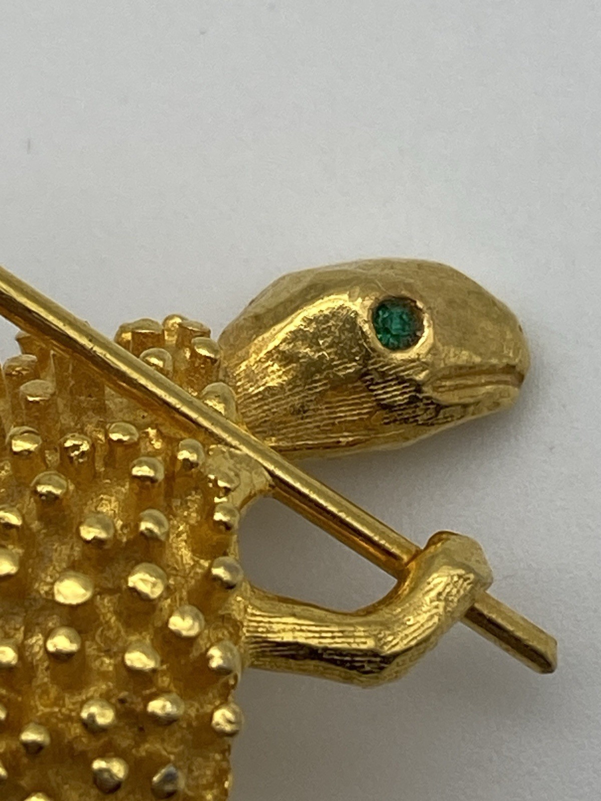 Vintage Signed Jeanne Hobo Gold Tone Green Eye Turtle Brooch Pin Jewelry