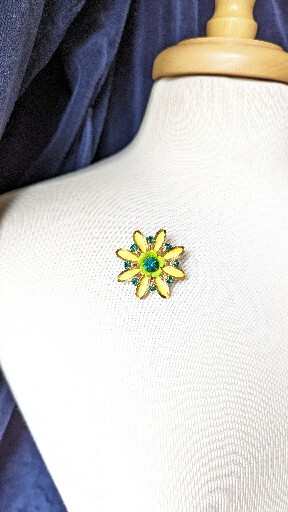 Vtg Chartreuse Lime Green Yellow Enamel Rhinestone Flower Brooch Pin Gold Tone