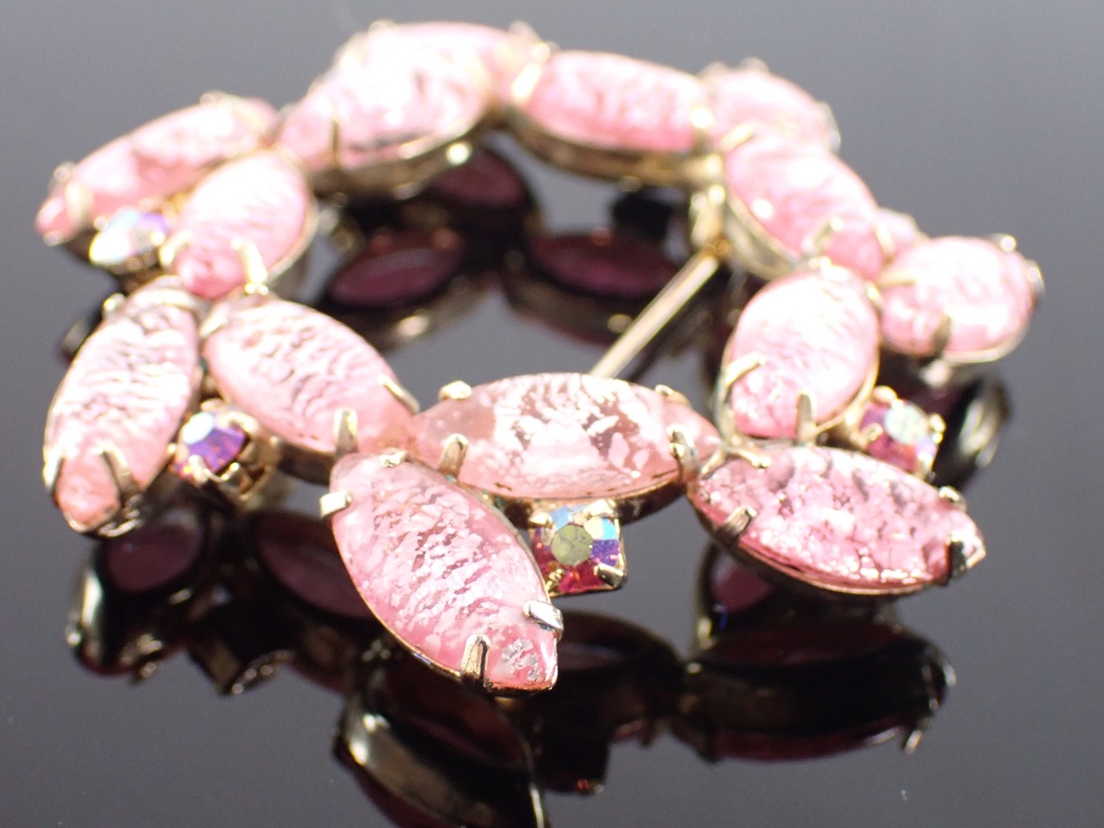Vintage Pink Foiled Glass Wreath Brooch Gold Tone Rhinestones 2″
