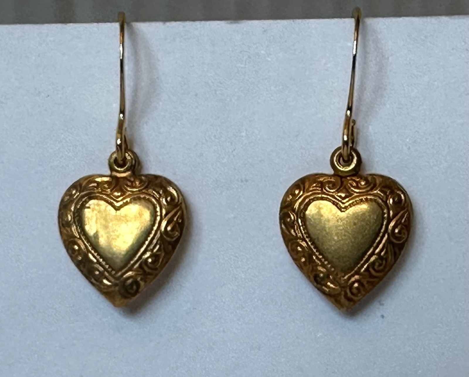 VINTAGE JEWELRY SET HEART PUFF HEART EARRING 1/2 OF 1″ & PENDANT NECKLACE 18″ GP
