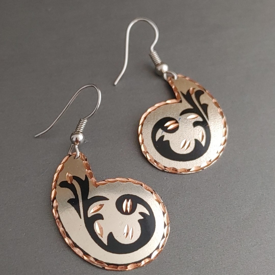 Vintage Aluminum Engraved Earrings Silver Copper Tone Black Scroll Design 1.8”