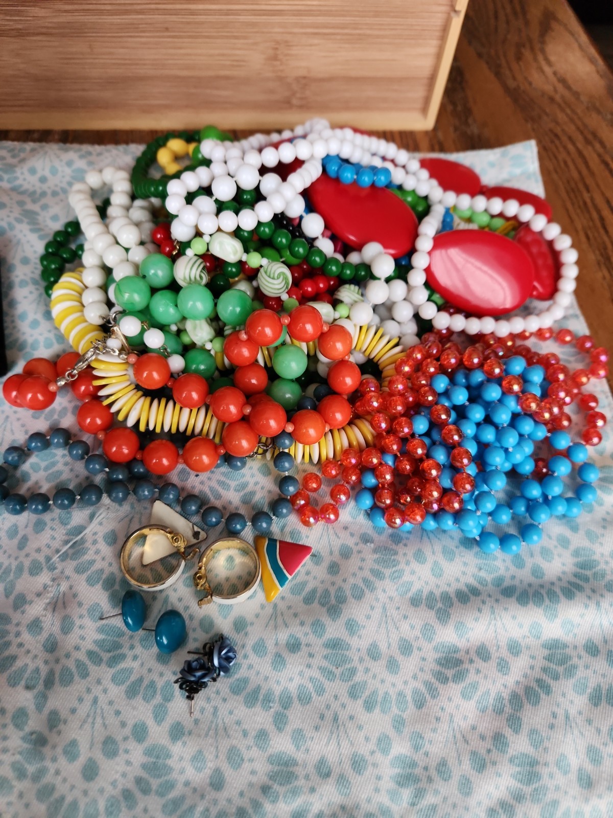 Huge Lot of Vintage Lucite acrylic Glass beaded Necklaces 1950s-1980s