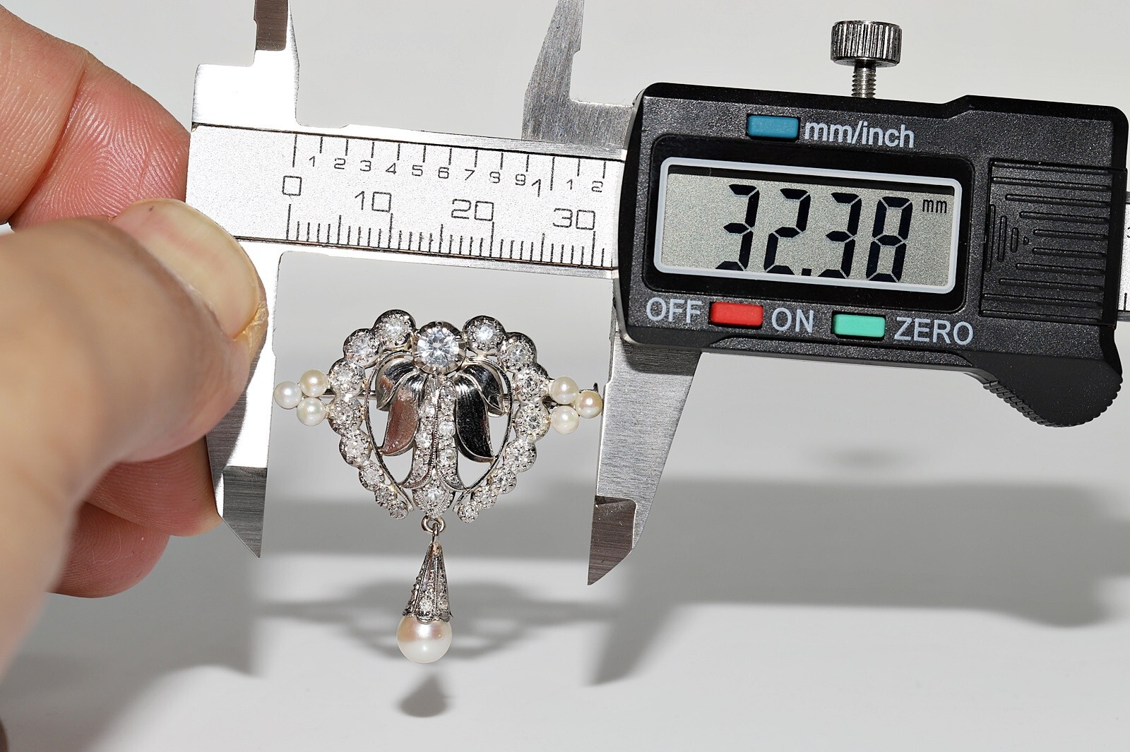 Antique Circa 1920s Platinum Art Deco Natural Diamond Decorated Brooch