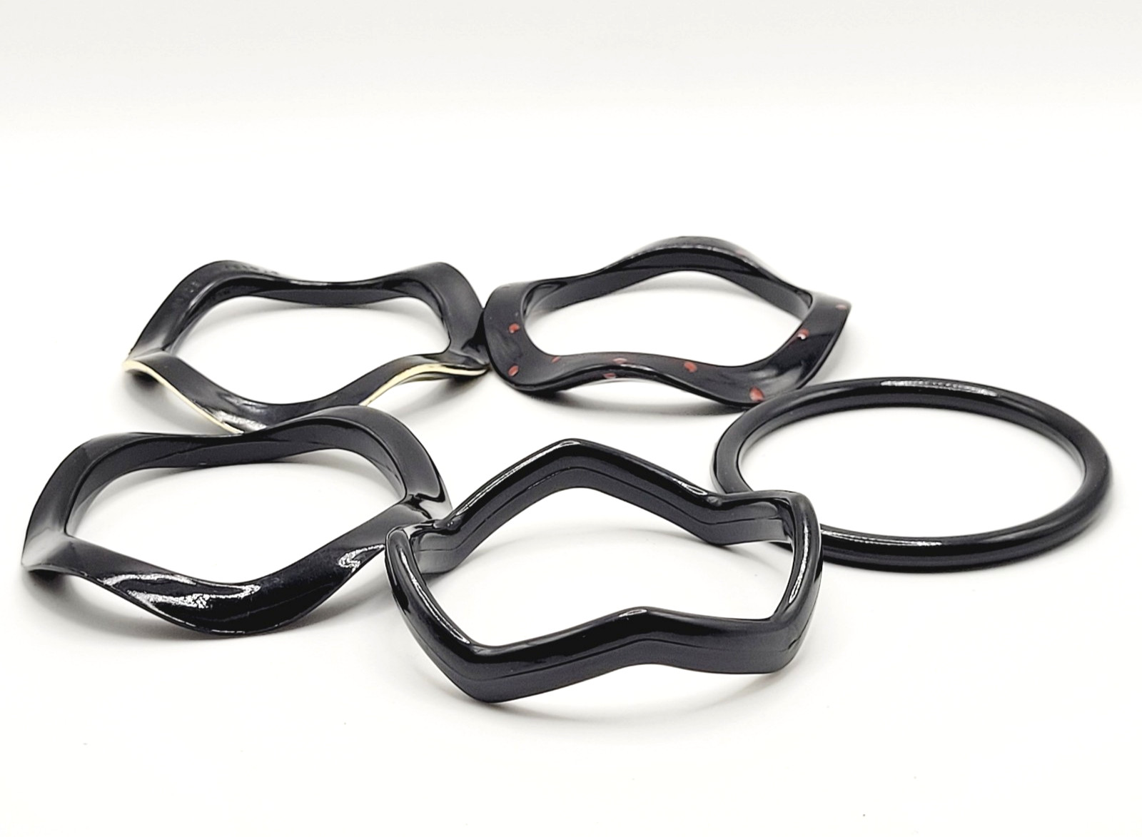 5 Black Color Different Shape Size Bangle Bracelet Retro Style Vintage 1980s