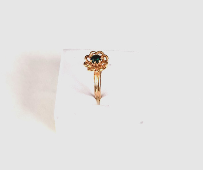 Sarah Coventry Gold Tone Adjustable Emerald Green Crystal May Birthstone Ring