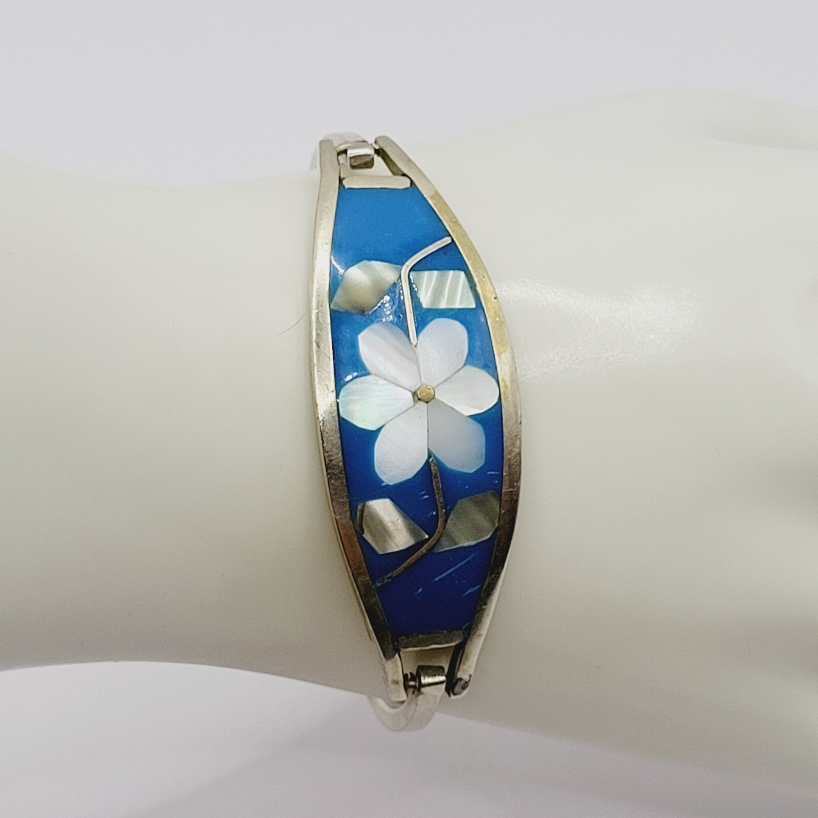 Inlaid MOP Abalone Shell Alpaca Mexico Silver Tone Vintage 1980s Hinged Bracelet