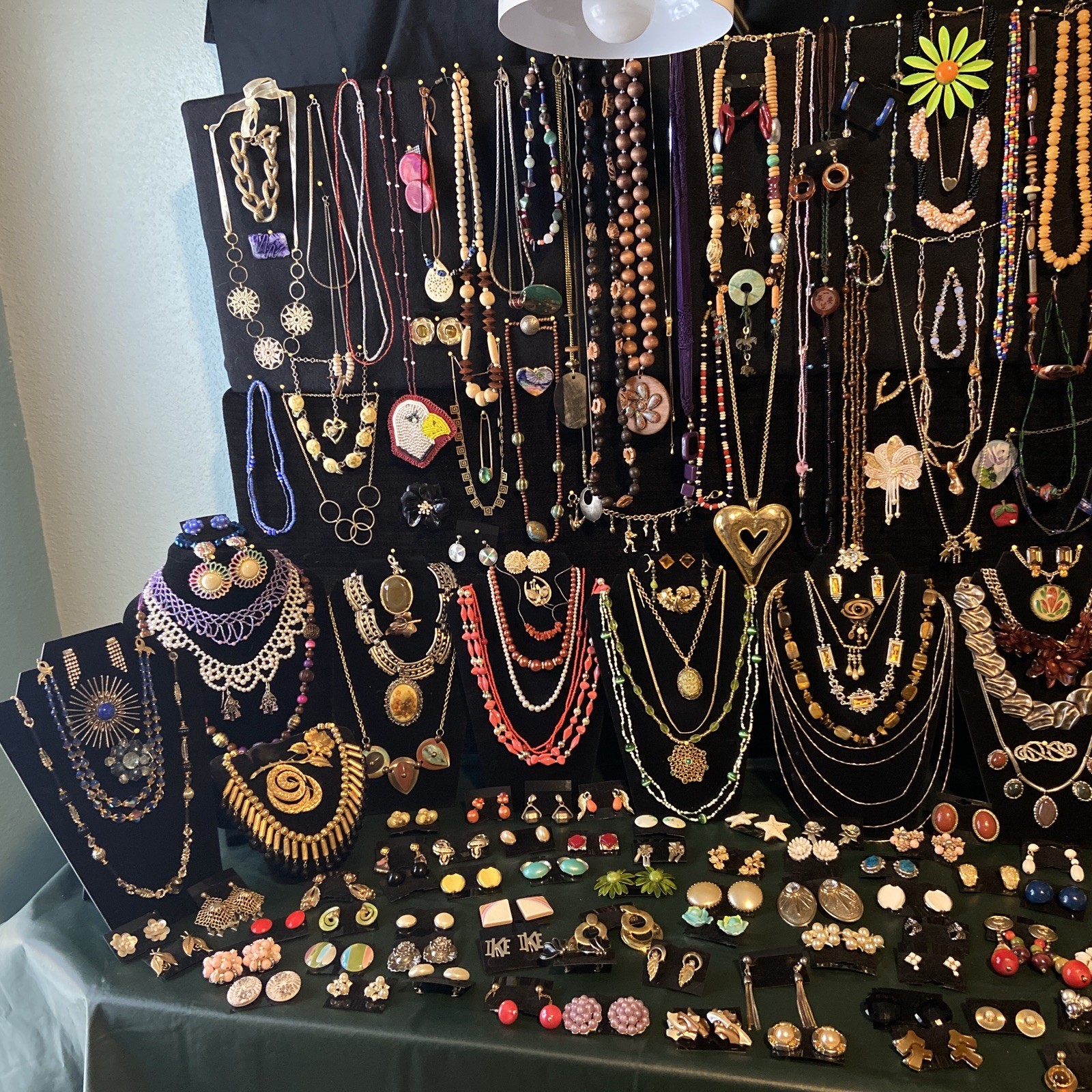 Fabulous 443 Piece Lot Of Vintage + Modern Fashion Costume Jewelry Nice Pieces