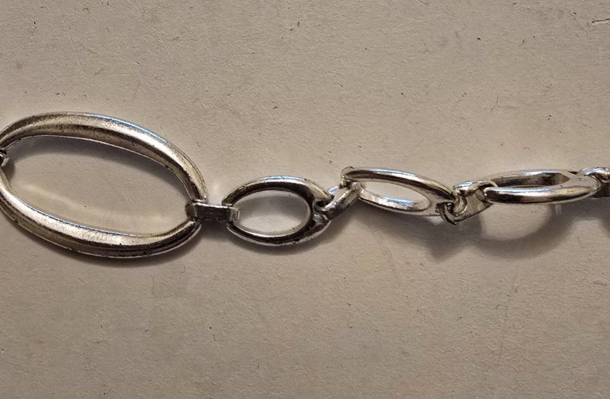 Trifari Necklace Cast Metal Silvertone Oval Link Chain Space Age 23.5″-26″