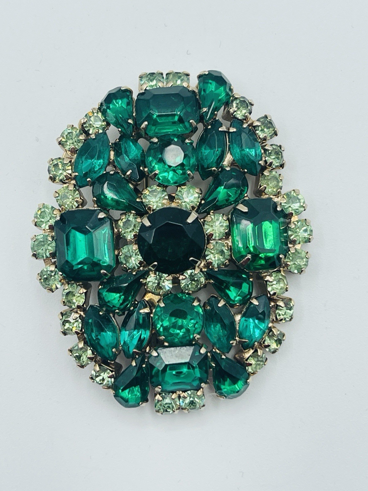 Vintage Unsigned Silver Tone Brooch w/Emerald & Lime Green Prong Set Crystals