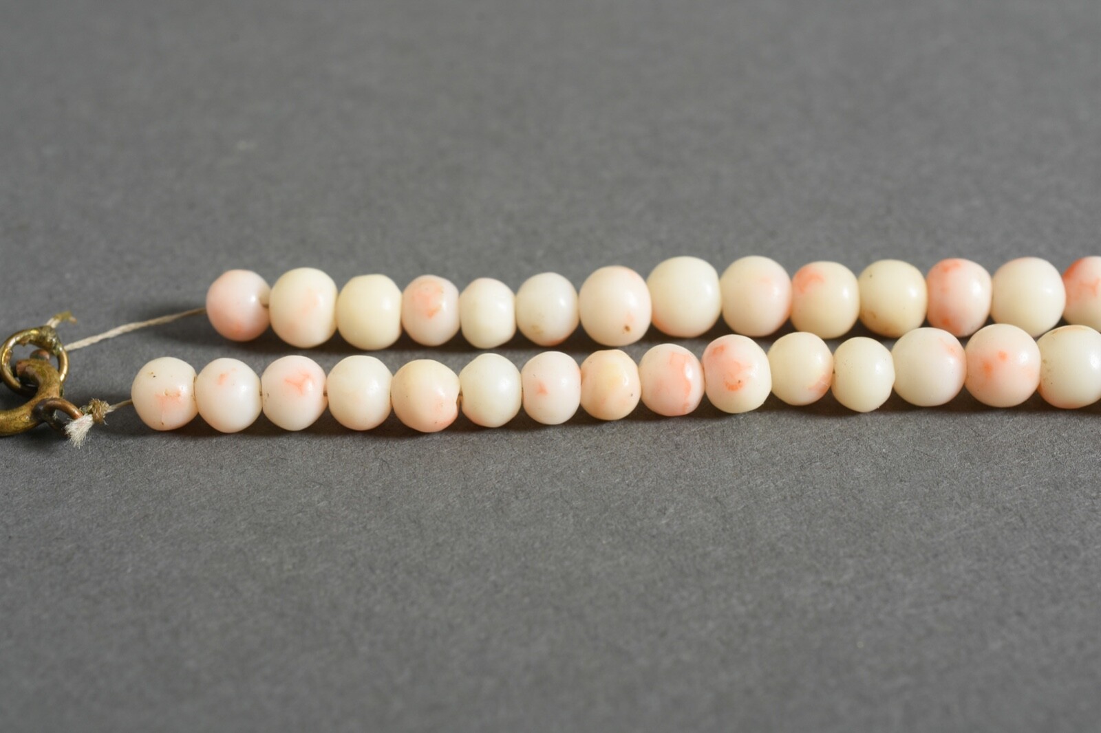 Vintage graduated Genuine Natural Angel skin Coral necklace !