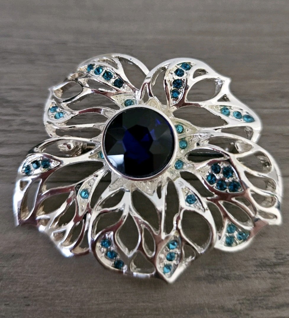 Brooch Purple And Blue Stones With Silver Colored Base Timeless