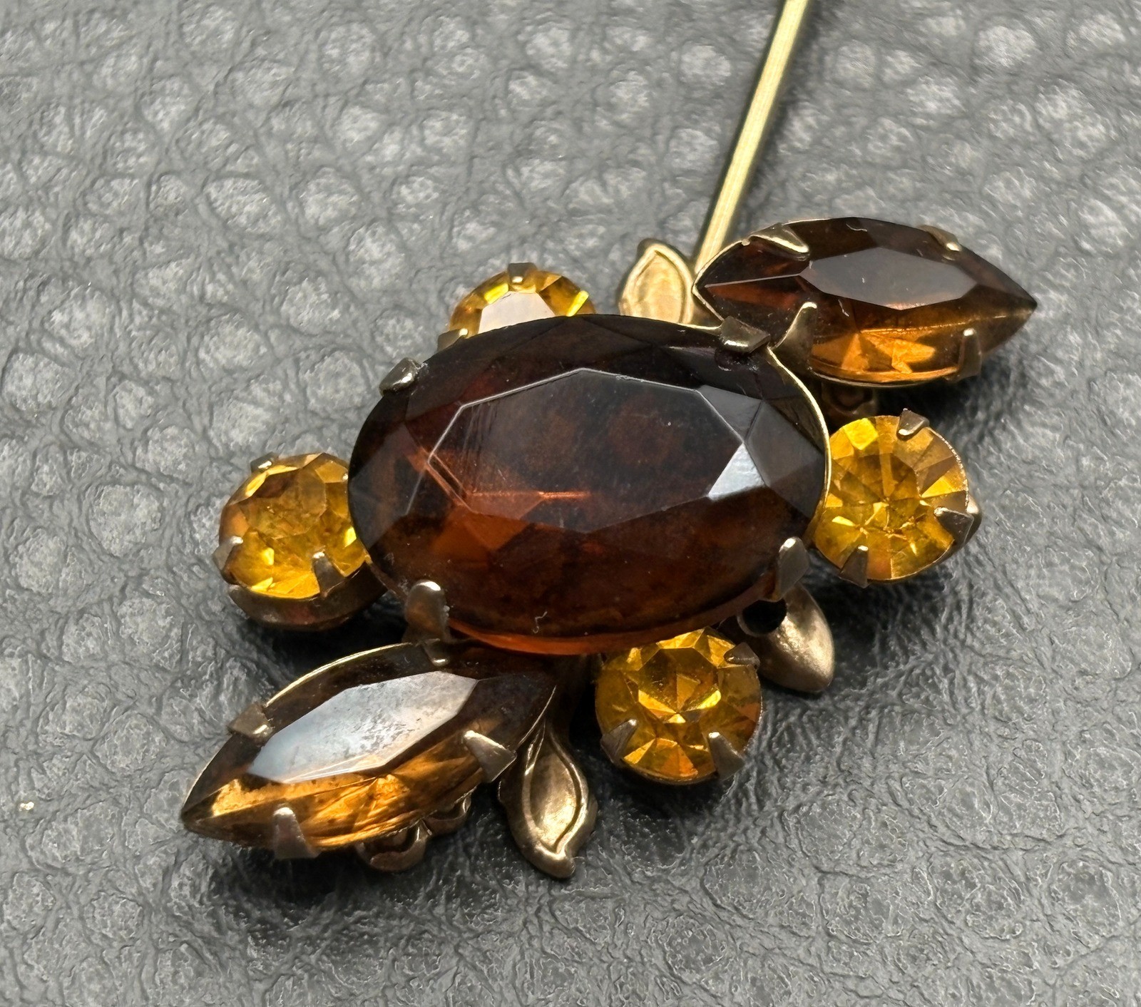 Vintage Gold Tone Brown Rhinestone Floral Cluster Jabot Stick Pin *Read