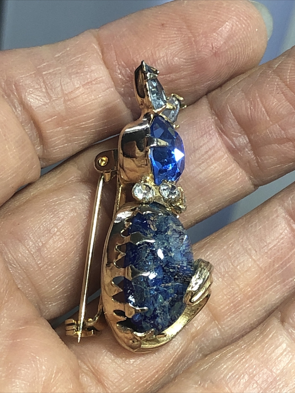 Vintage Gold tone Kitty Cat Blue Foiled Oval Dome Tummy Rhinestone pin 39mm