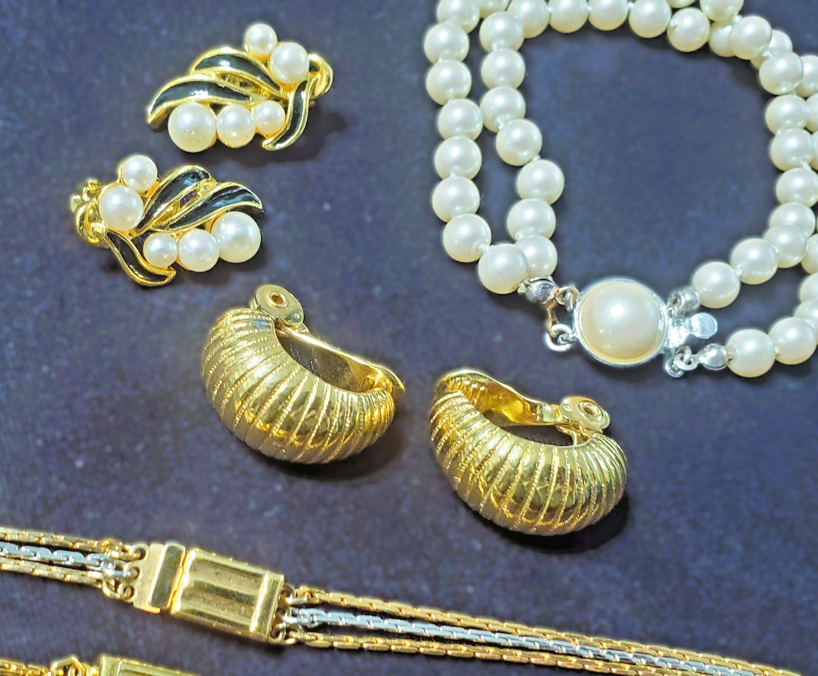 Mixed Lot 5 Pieces * Monet ER * Carol Lee Pearl Bracelet* Avon Chain Set ++