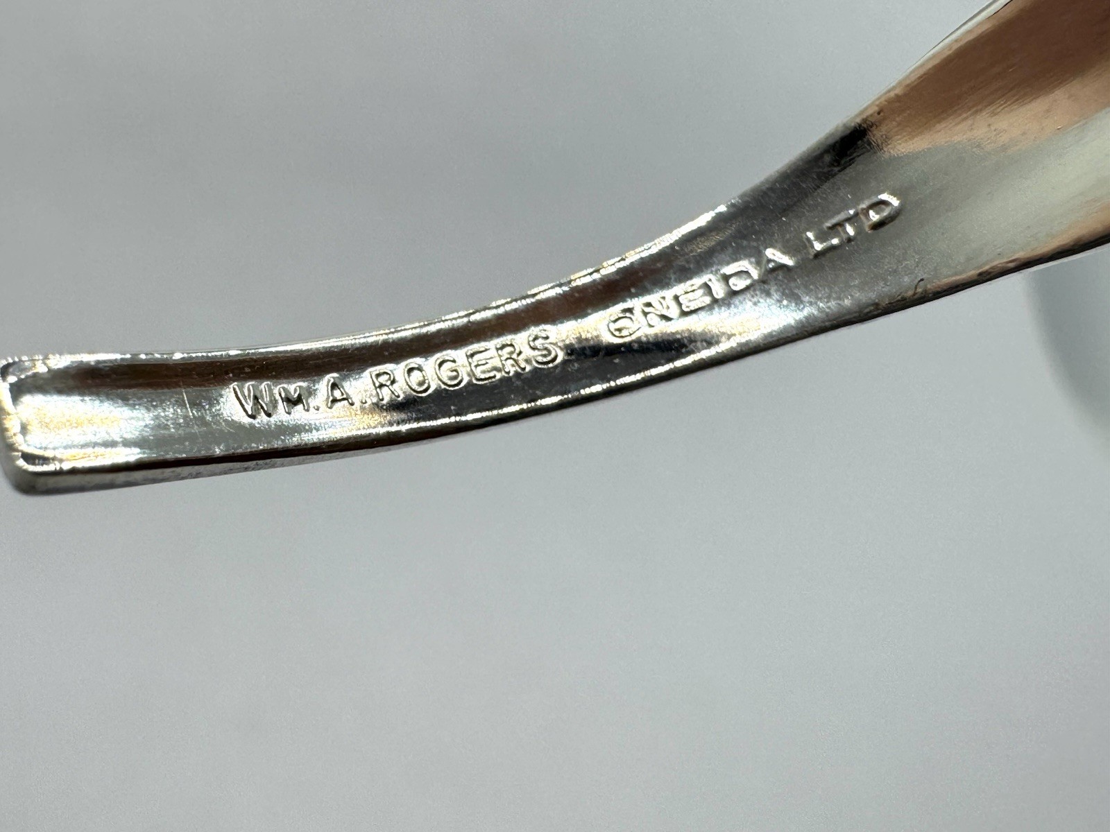 ENGRAVABLE VINTAGE W.A. Rogers ONEIDA Silver Plate Spoon Design Cuff Bracelet