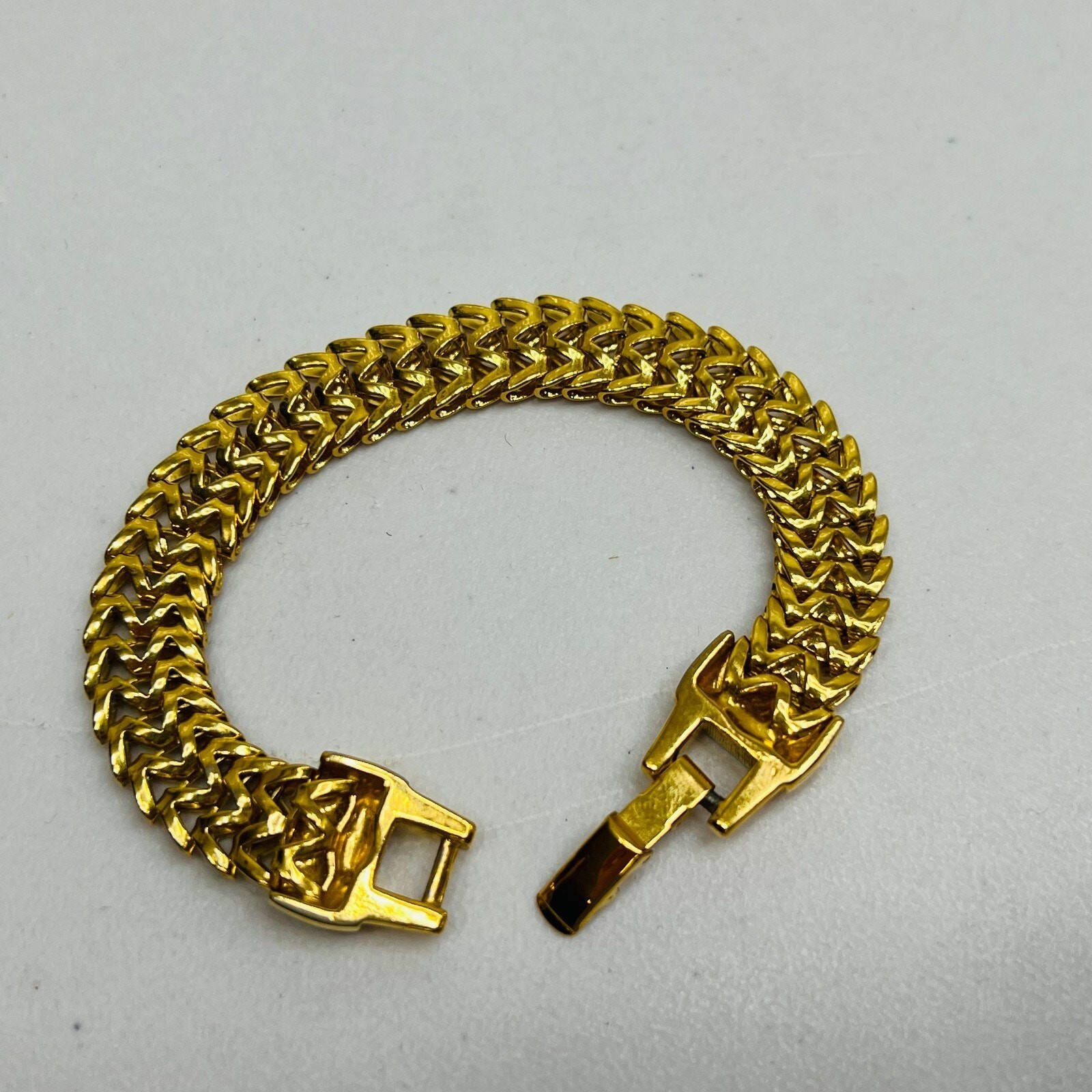 Vintage Bracelet Gold Tone Open Bold Specialty Links 1980s Chain 8 inches