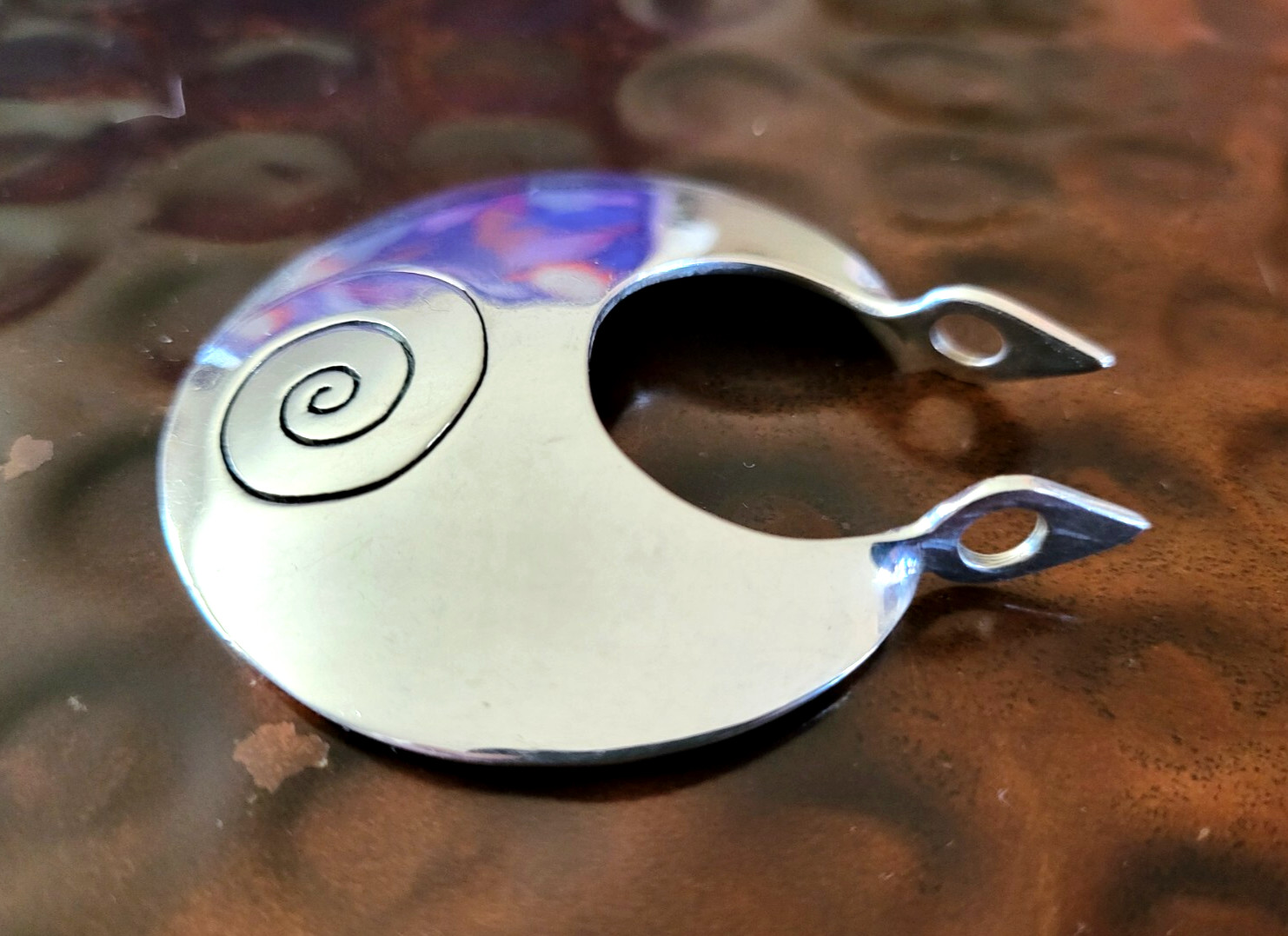 NWOT Dominique Dinouart DDD Sterling Silver Modernist Round Pendant Swirl Design