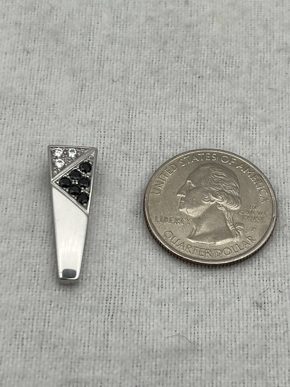 Sterling 925 Silver Vintage Pendant With Clear And Black Stones 1”in 3.3 Grams