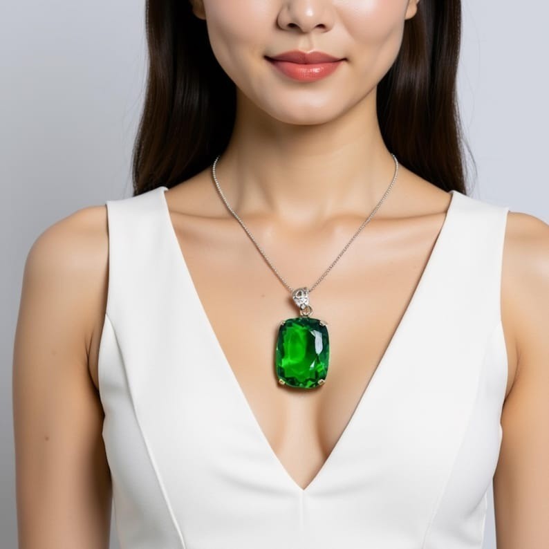High Quality 80-90 Carat Cushion Cut Emerald Gemstone Silver Pendant With Chain