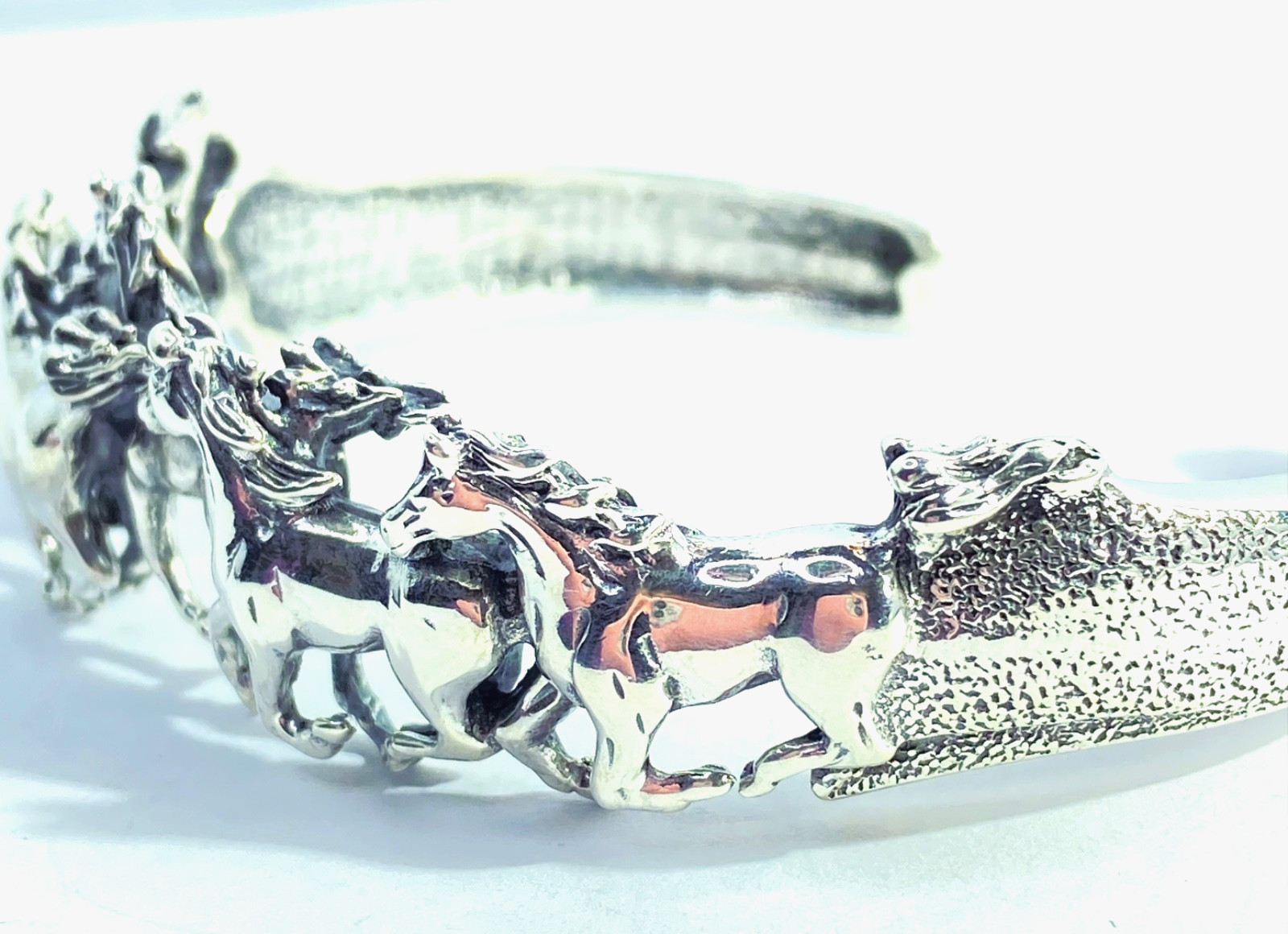 Vintage Sterling Silver 3D Galloping Horses Textured Cuff Bracelet 2 3/8″