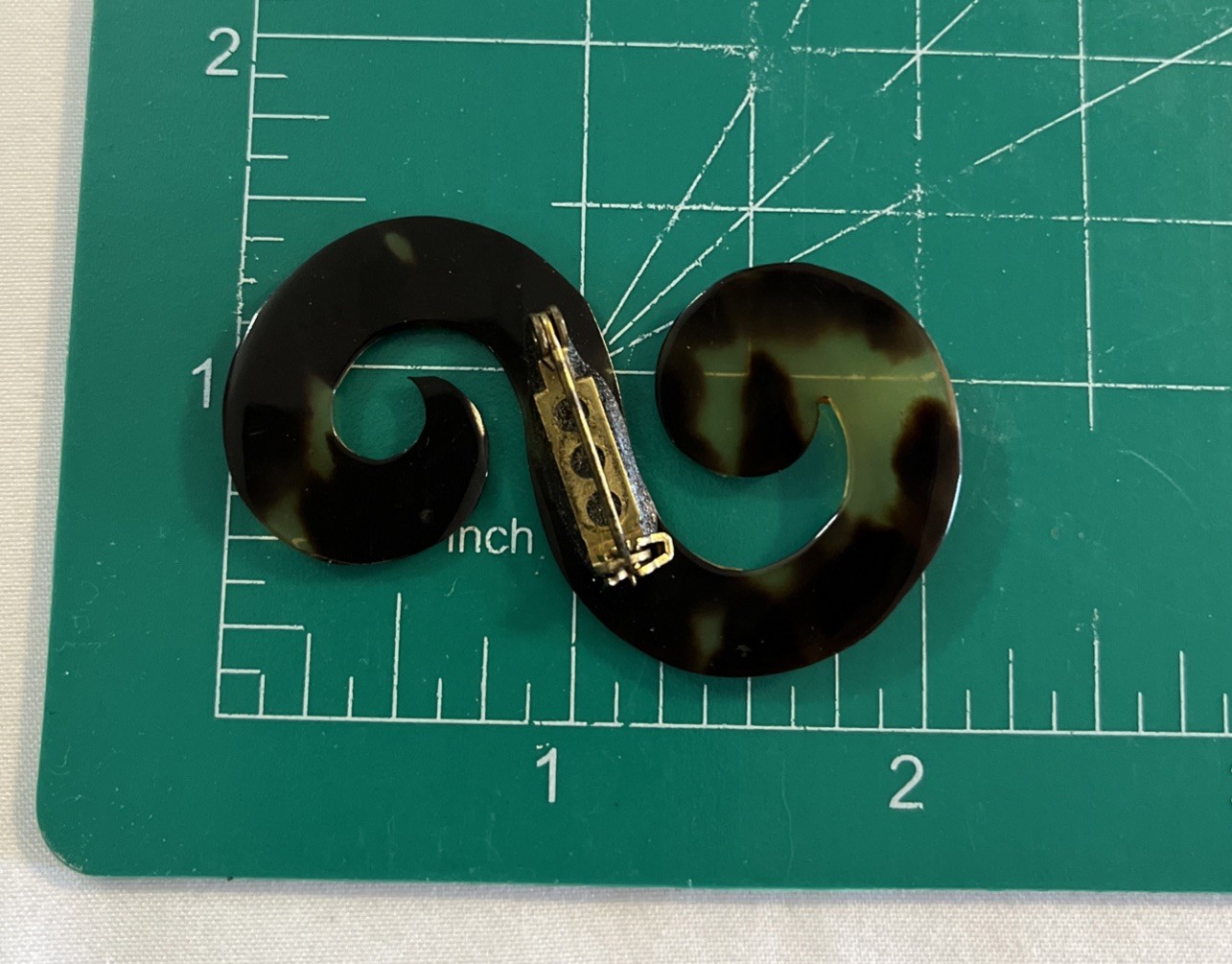 Vintage 1930s 1950s Celluloid Plastic Faux Tortoise She’ll Initial S Brooch Art