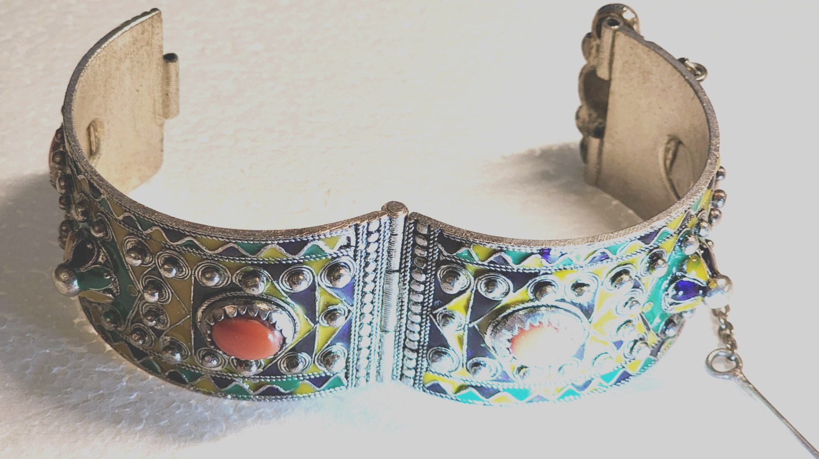VINTAGE ENAMEL BERBER CUFF TRIBAL BANGLE BRACELET 2 5/8″ WIDTH X 1 3/8 DEEP