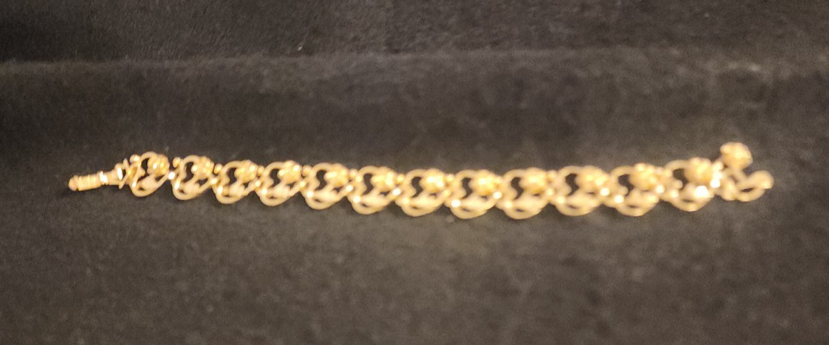 Great Vintage Gold Tone Bracelet Hearts & Flowers