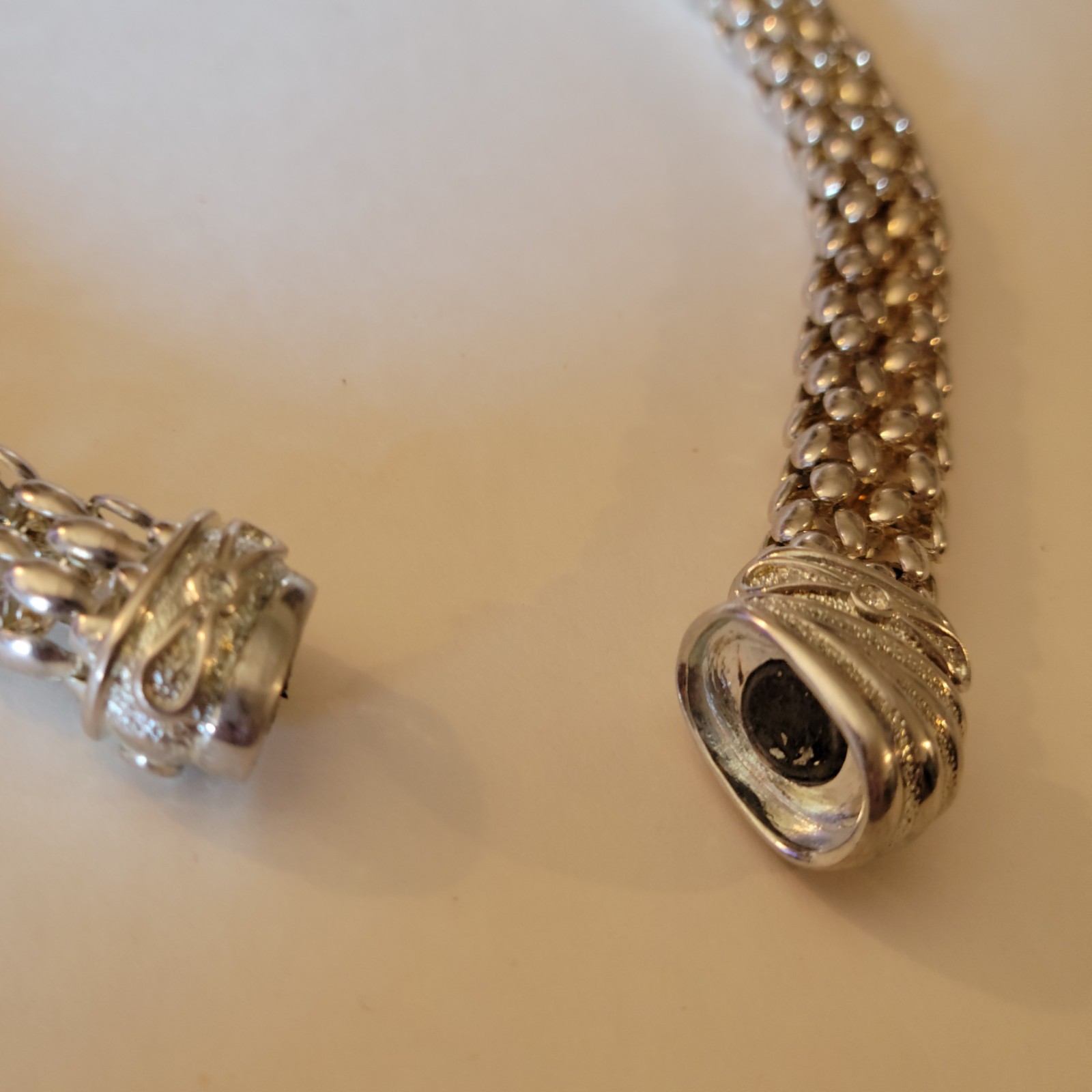 Vintage Silver Tone Popcorn Mesh Choker Necklace Magnetic Clasp Easy Wear 17″