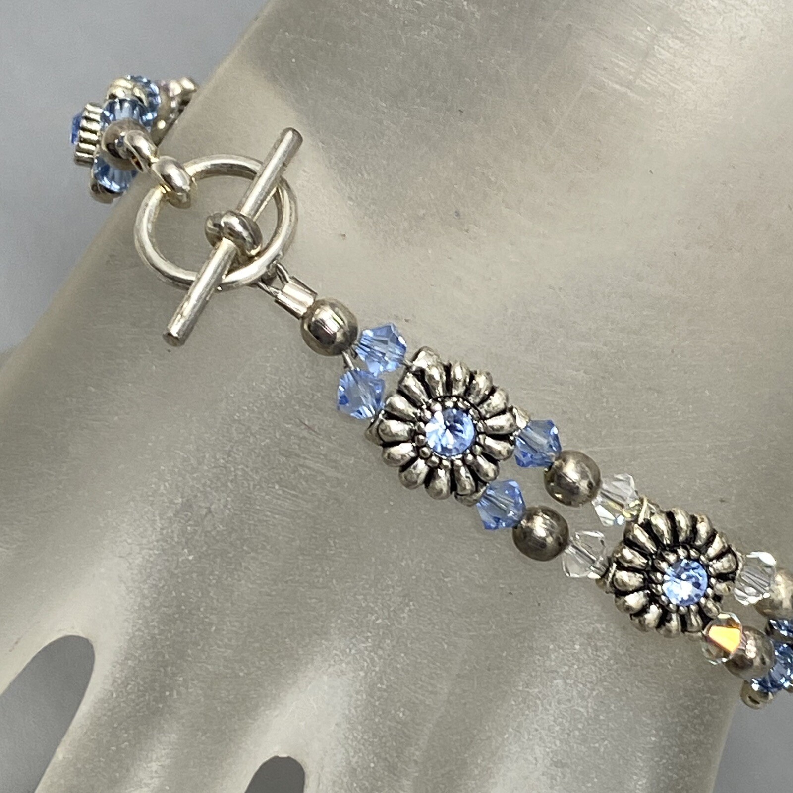 Flower Bracelet Silver Tone Metal Links Blue Glass Rhinestones Bicone Beads 7″