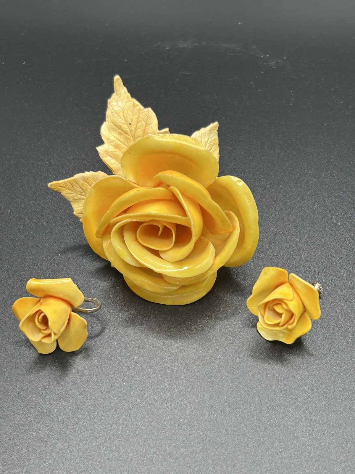 Vintage Mid-Century Yellow Lucite? Brooch and 2 screw-back earrings; all works