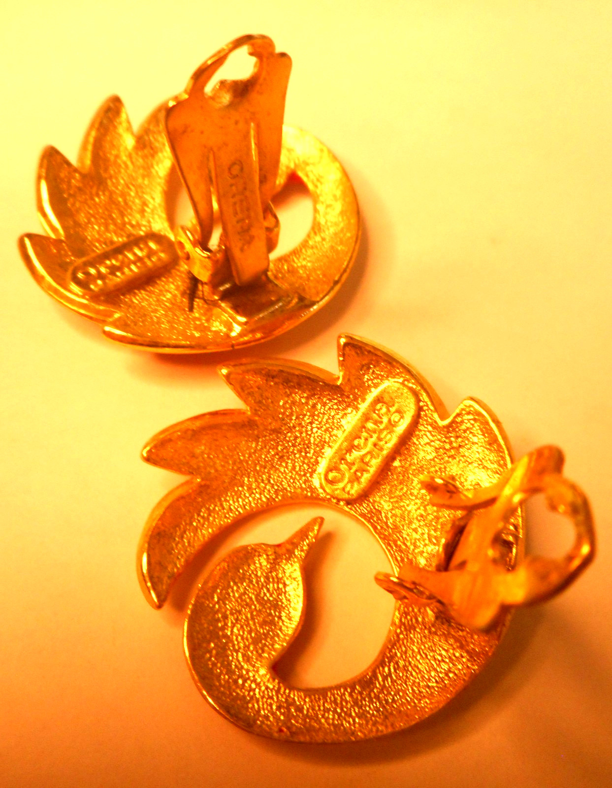 Vintage Orena Paris Red Enamel Gold Tone Swan Clip On Earrings 1″