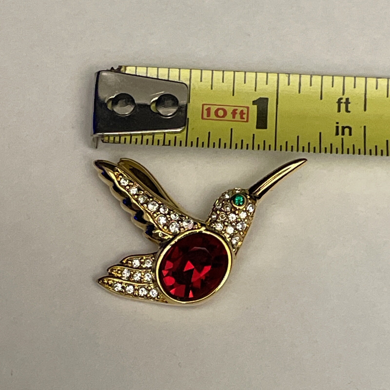 RED STONE – GREEN ENAMEL & RHINESTONES BIRD BROOCH PIN, GOLD-TONE SIGNED ROMAN