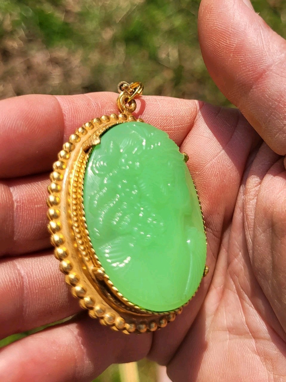VINTAGE HASKELL 2 LADY CAMEO’S URANIUM GLASS PENDANT MONET BAMBOO NECKLACE OOAK