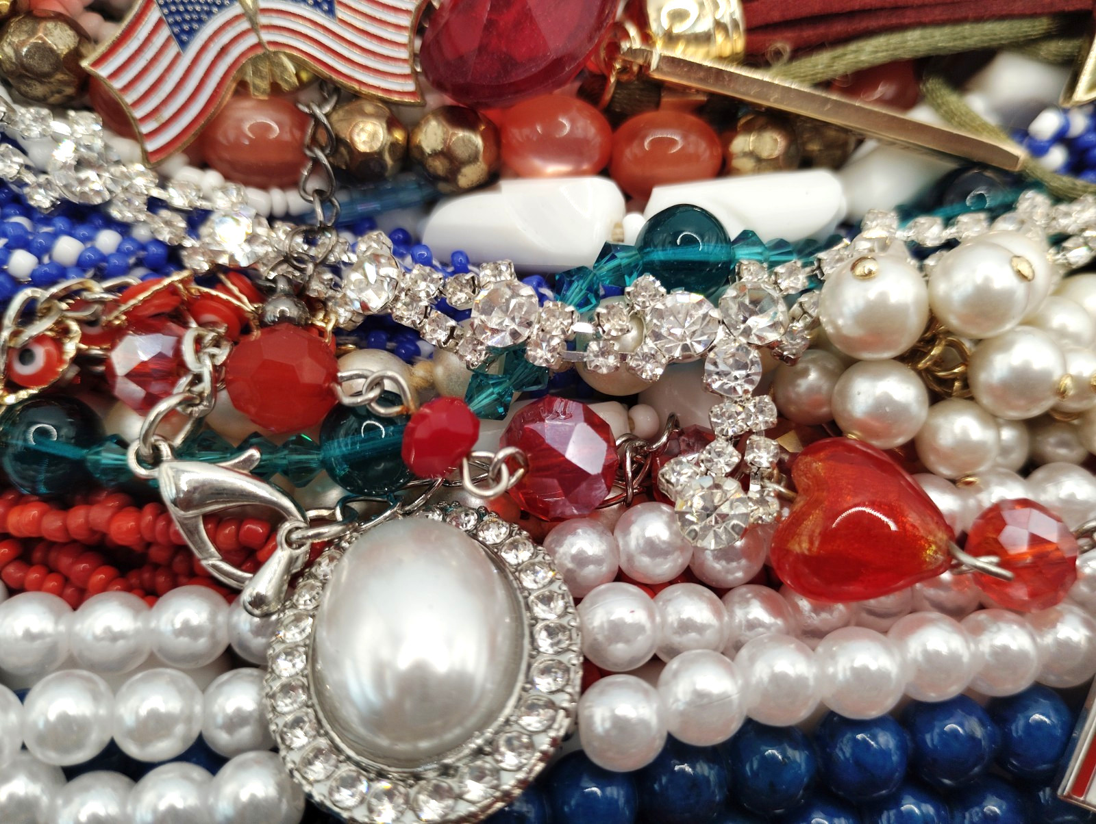 135 Vtg Wearable Pcs RED, WHITE & BLUE Patriotic Mixed Lot, FREE SHIP! Lot#681