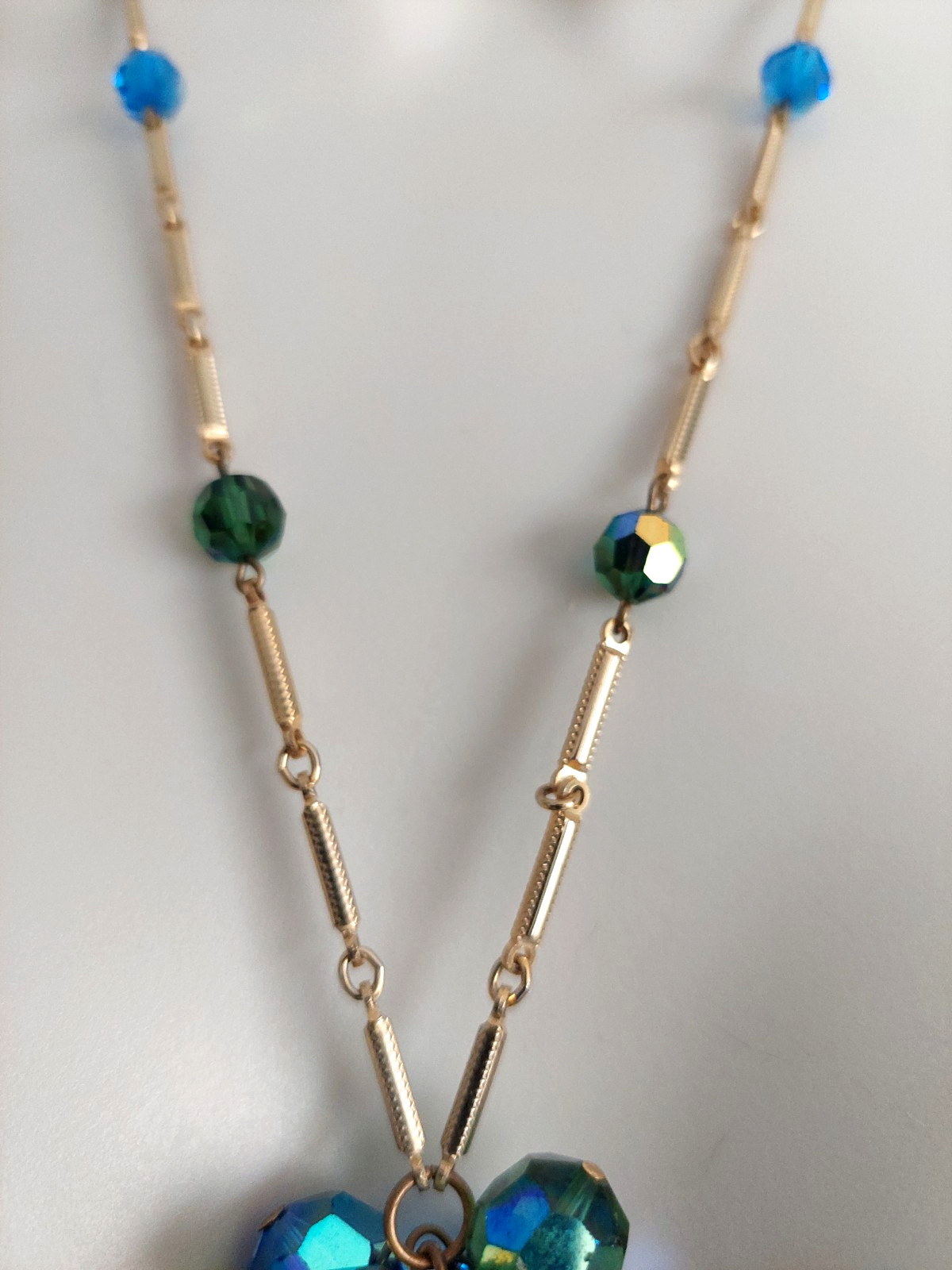 Vintage Gold Tone AB Crystal Blue Green Cluster Pendant Necklace 28 ” Grapes