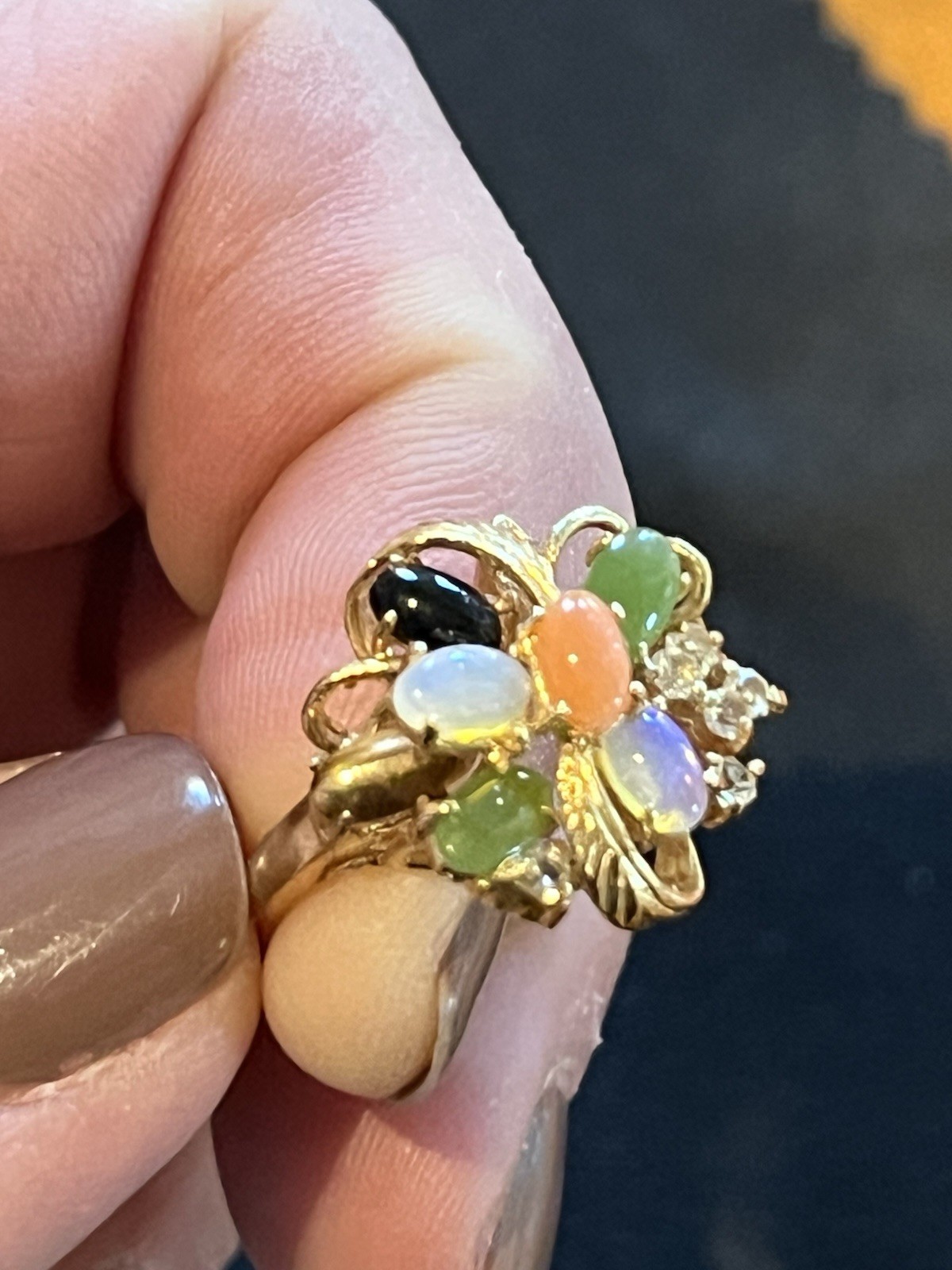 VTG gold-plated multi-gem ring w/green &white jade, coral,tiger’s eye,opal,onyx