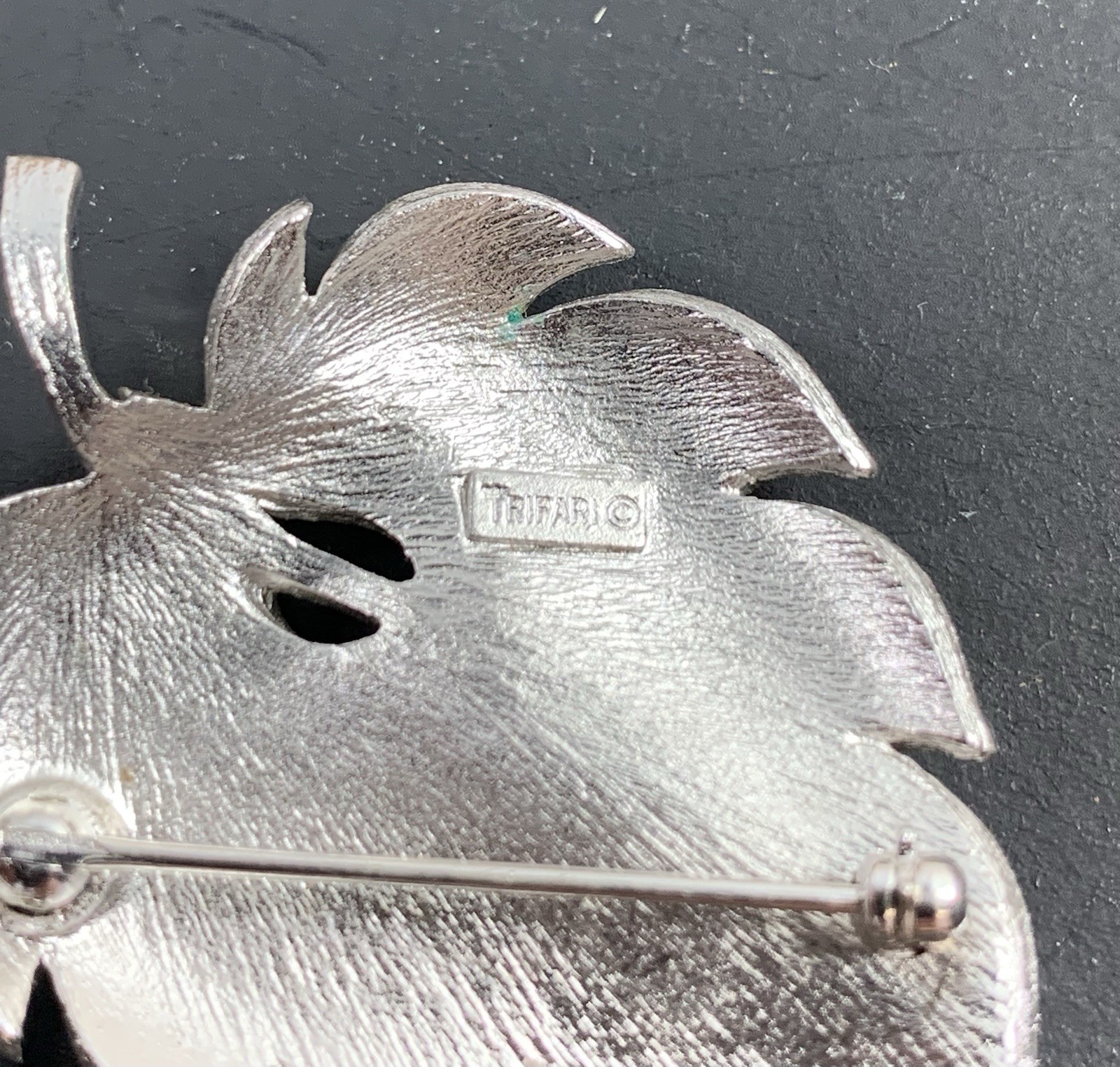 Vintage Crown Trifari Silver Tone Brushed Leaf Brooch Pin 1.5” x 2”