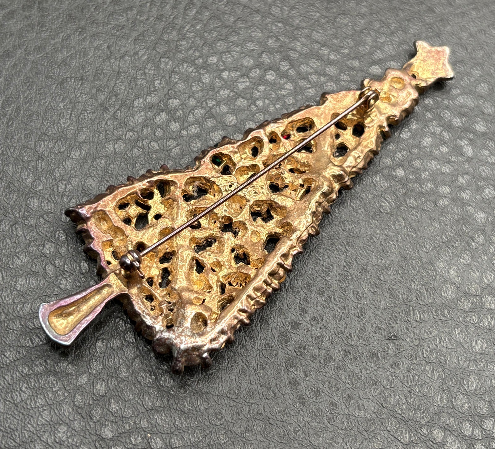 Vintage Large Gold Tone Christmas Tree Brooch Red Green Clear Rhinestone Pin