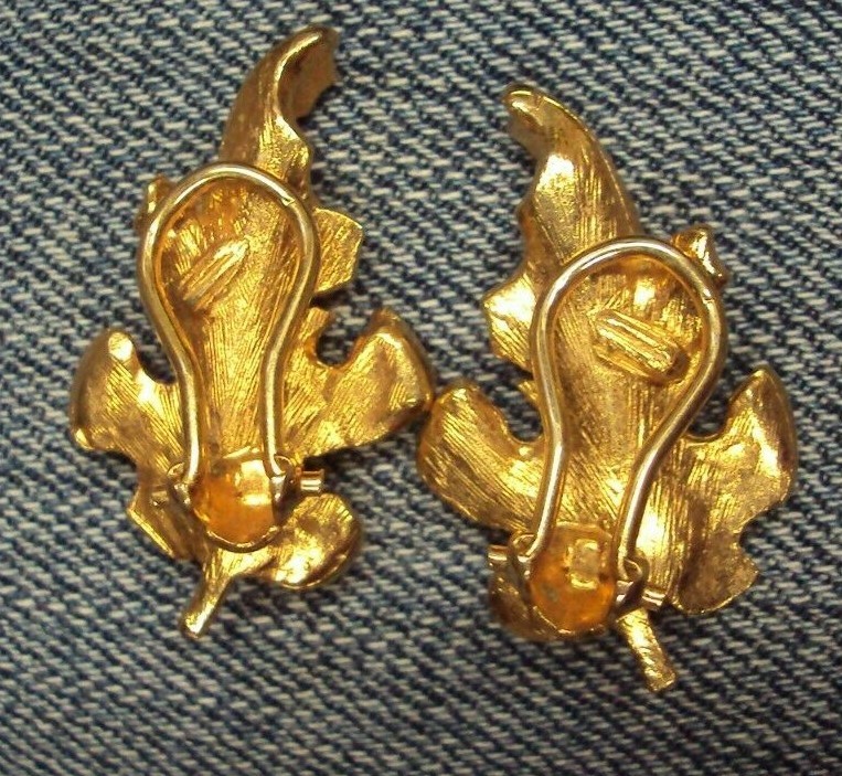 Vtg Estate Jewelry ~ Goldtone CURLED EDGE LEAF Design Clip On Earrings