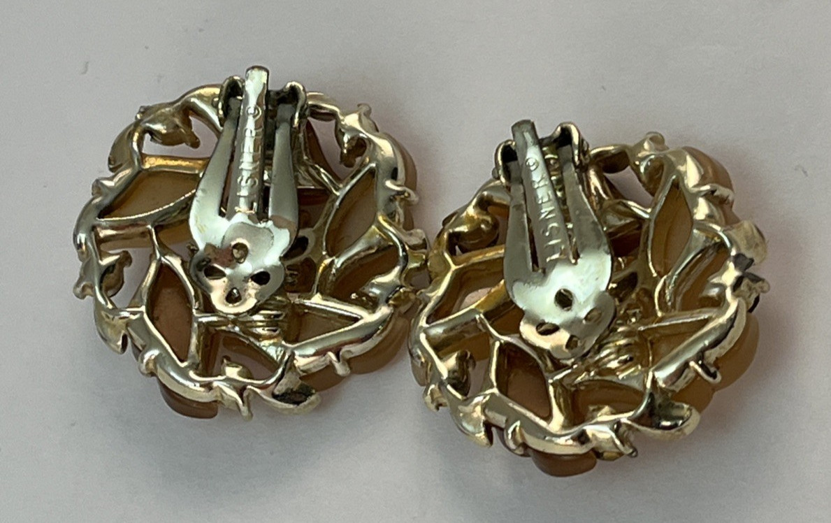 Vintage LISNER Gold Tone Peach Orange Beige Aurora Borealis Clip On Earrings