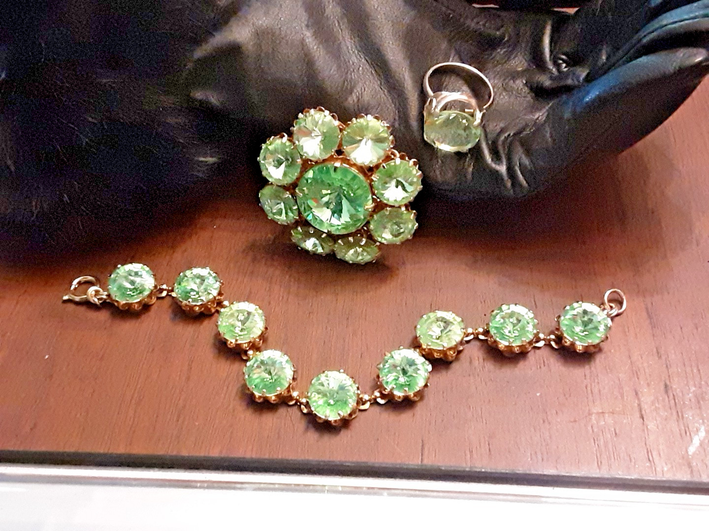 Vtg Light Green Rivoli Brooch, Bracelet, Ring Jewelry Set -Stunning!