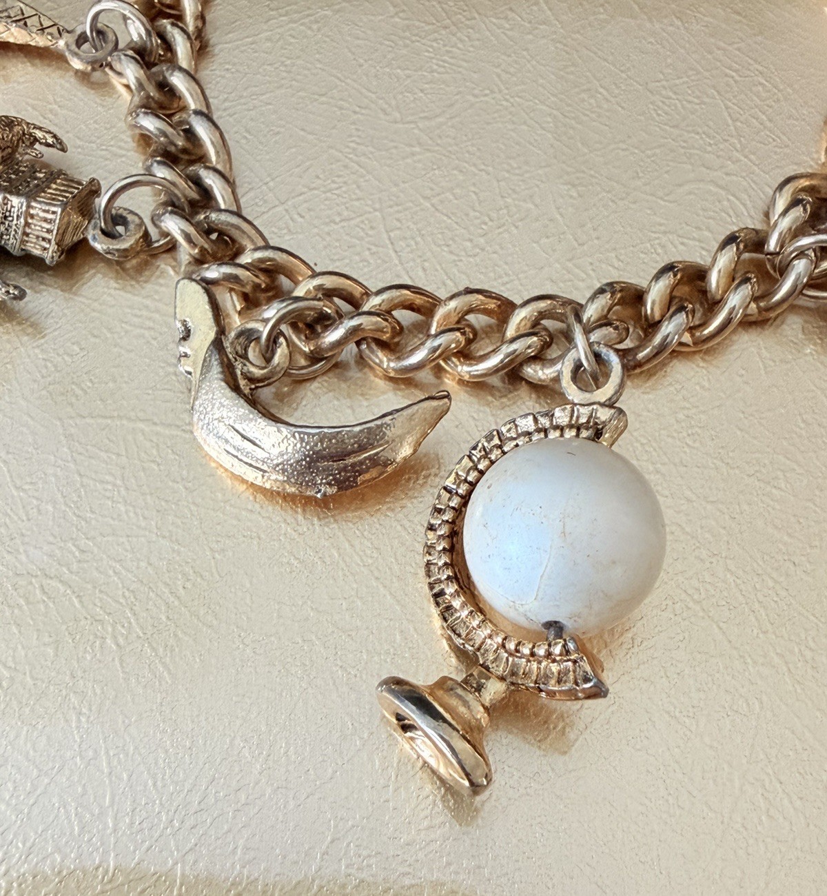 Fun Vintage Gold Tone World Travel Charm Cable Bracelet 7″