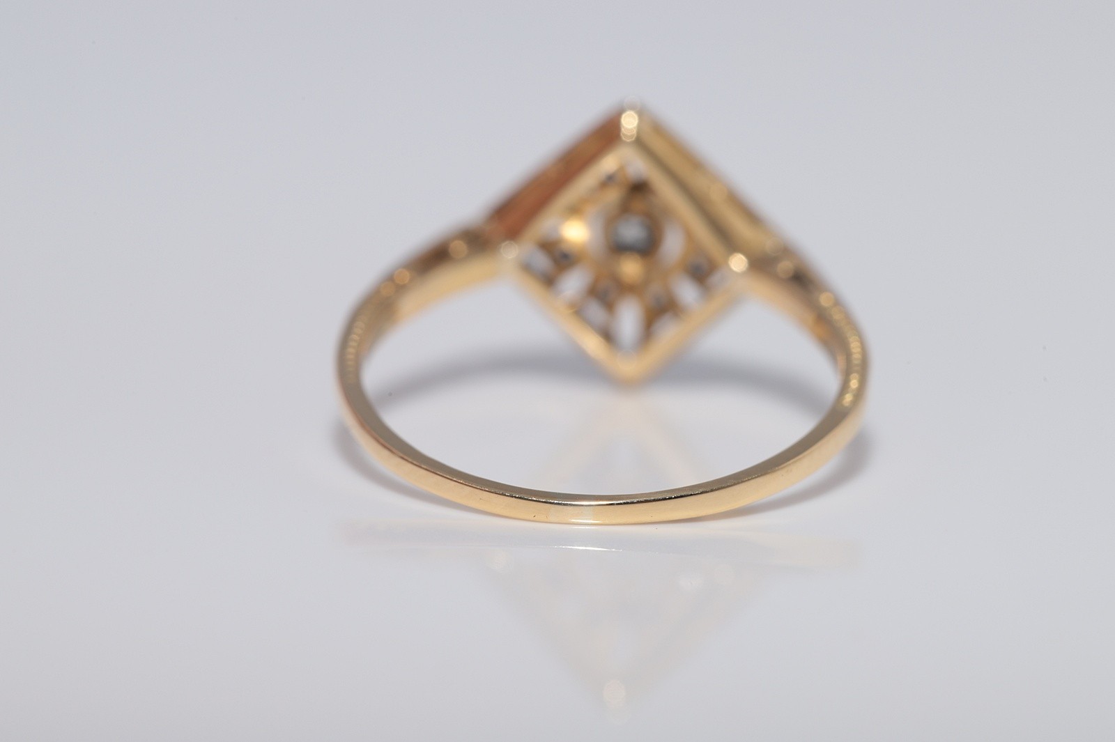Antique Circa 1920s Art Deco 18k Gold Natural Diamond Navette Design Ring